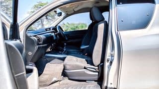 2021 TOYOTA Hilux Revo Smart Cab 2.4 6M/T - image blurred placeholder