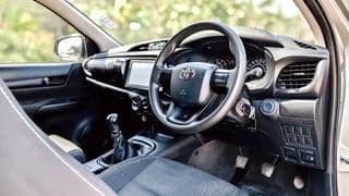 2021 TOYOTA Hilux Revo Smart Cab 2.4 6M/T - image blurred placeholder