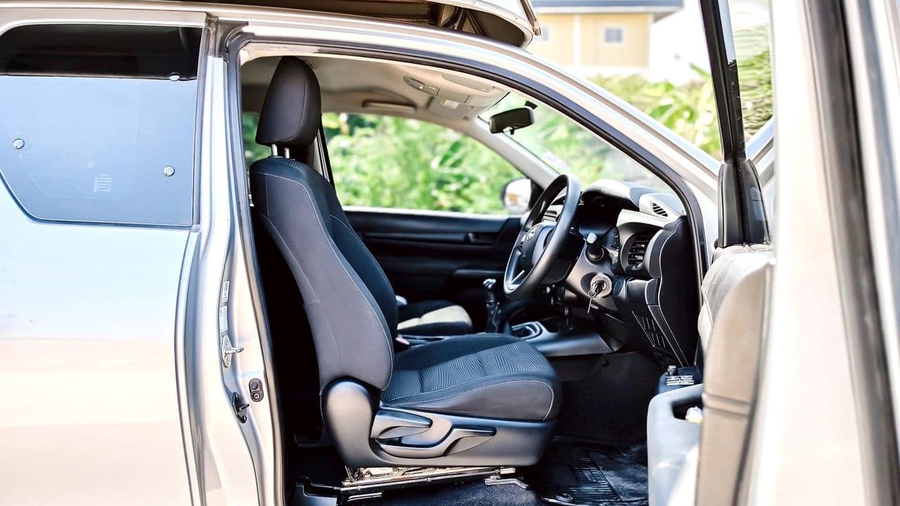 2021 TOYOTA Hilux Revo Smart Cab 2.4 6M/T