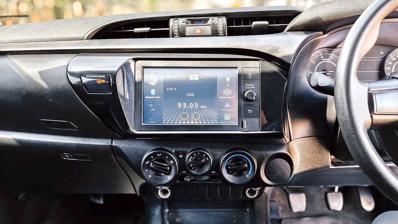 2021 TOYOTA Hilux Revo Smart Cab 2.4 6M/T