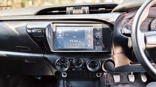 2021 TOYOTA Hilux Revo Smart Cab 2.4 6M/T - image blurred placeholder
