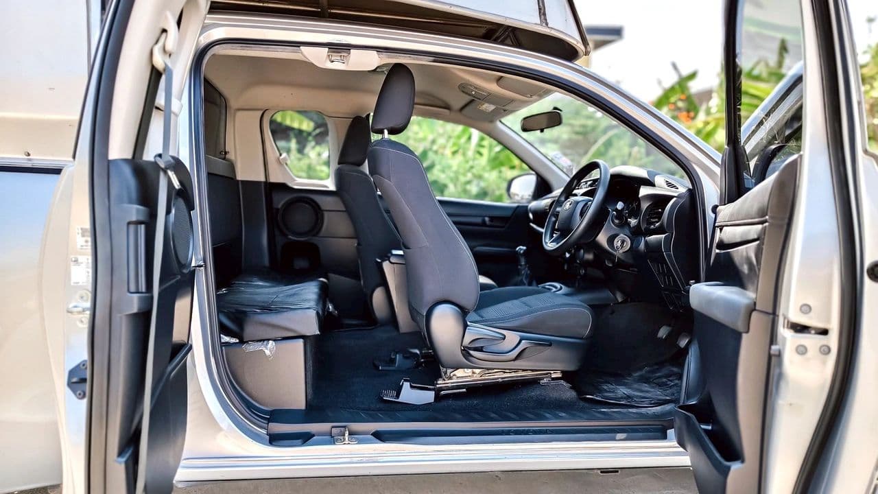 2021 TOYOTA Hilux Revo Smart Cab 2.4 6M/T