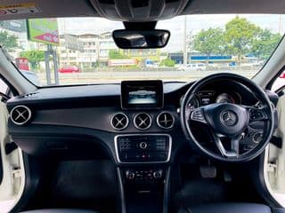 2017 MERCEDES-BENZ GLA200 1.6 Urban W156 - image blurred placeholder