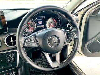 2017 MERCEDES-BENZ GLA200 1.6 Urban W156 - image blurred placeholder