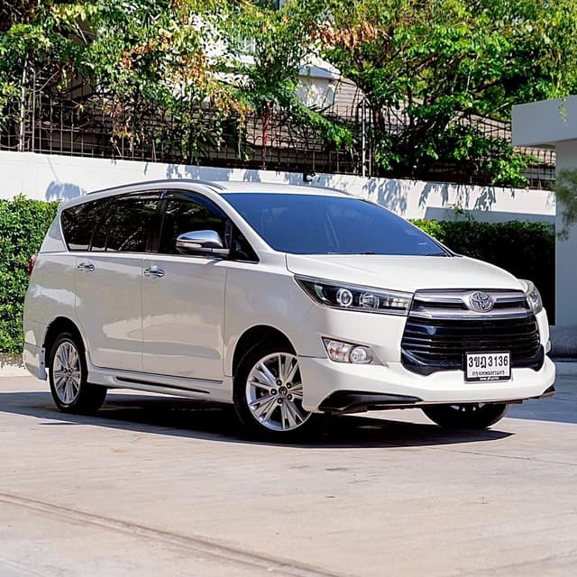TOYOTA INNOVA CRYSTA 2.8 V ปี 2017