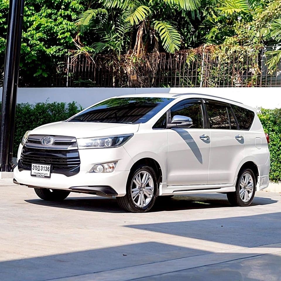 2017 TOYOTA INNOVA CRYSTA 2.8 V