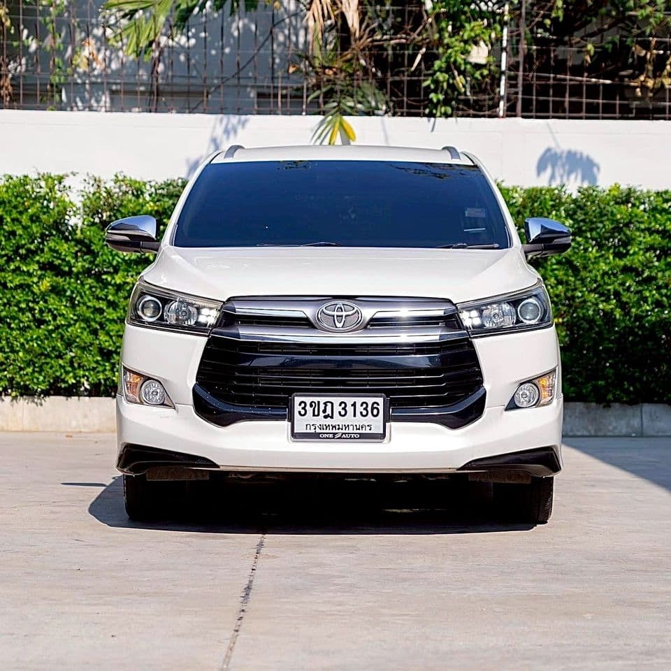2017 TOYOTA INNOVA CRYSTA 2.8 V