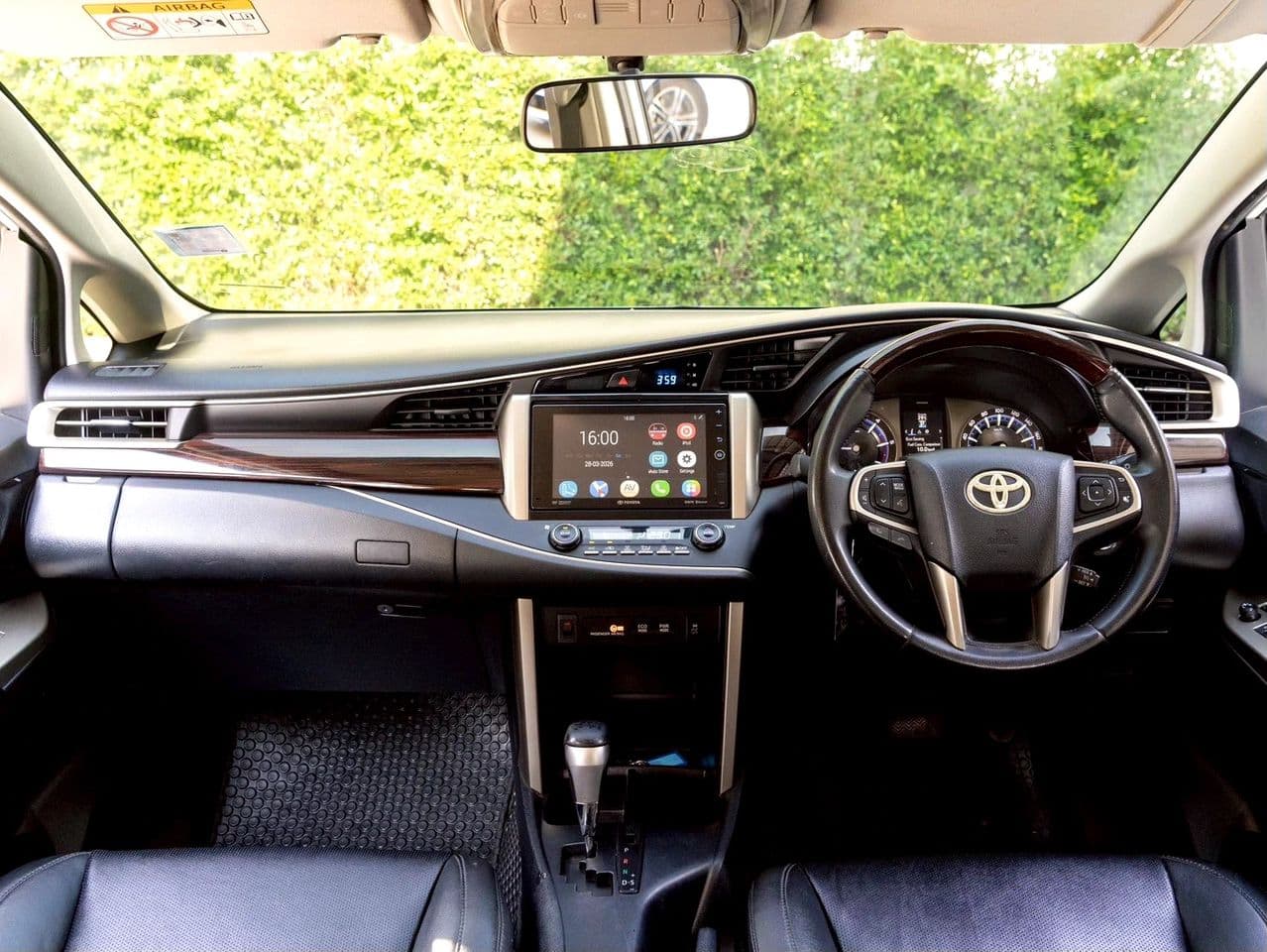 2017 TOYOTA INNOVA CRYSTA 2.8 V