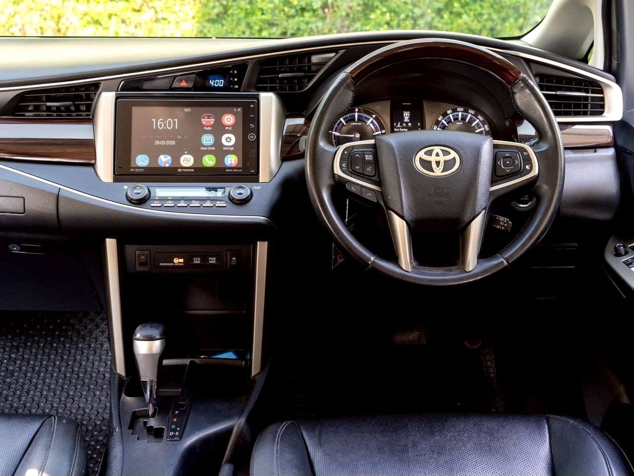 2017 TOYOTA INNOVA CRYSTA 2.8 V