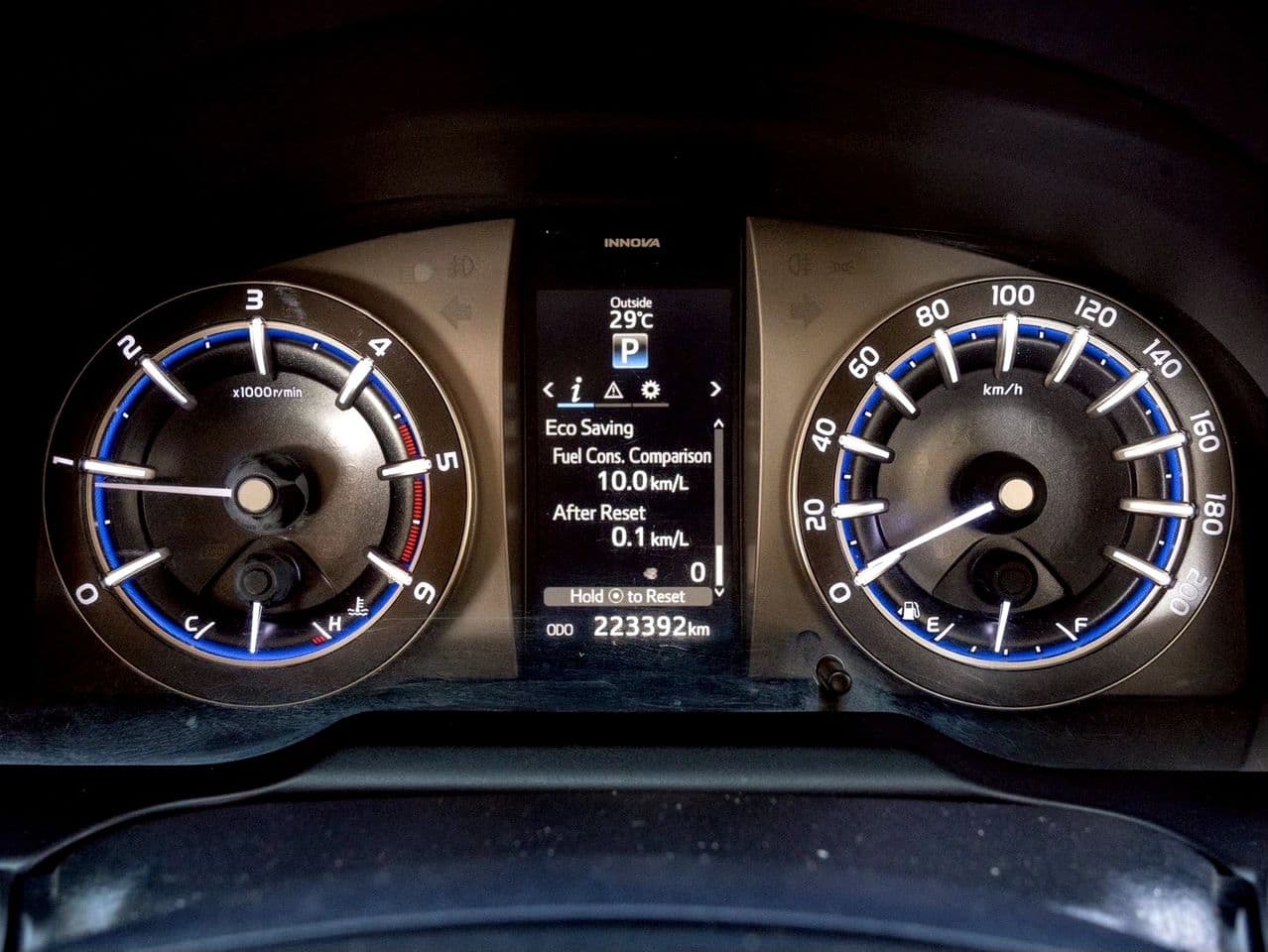 2017 TOYOTA INNOVA CRYSTA 2.8 V