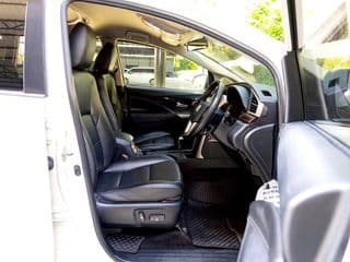 2017 TOYOTA INNOVA CRYSTA 2.8 V - image blurred placeholder