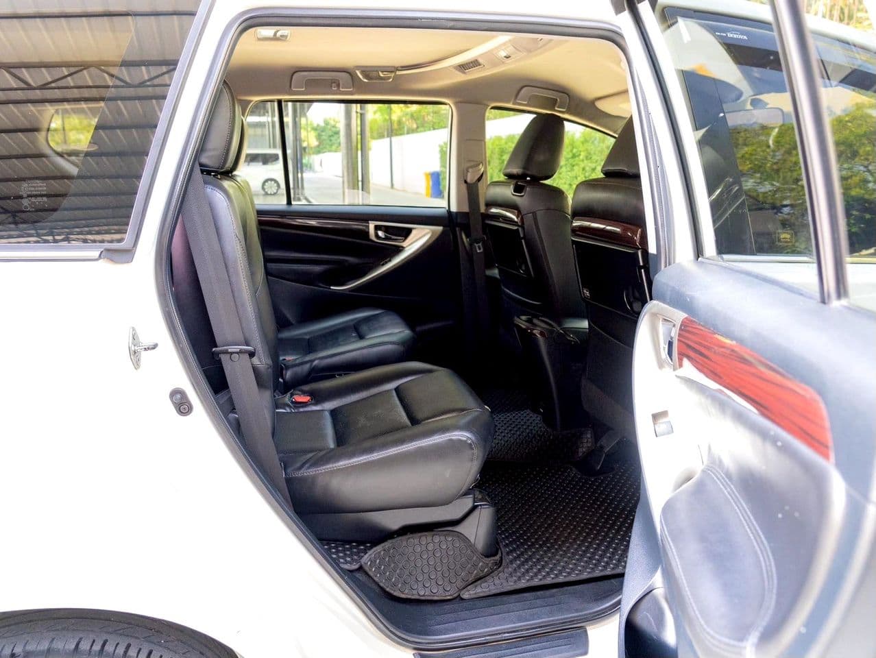 2017 TOYOTA INNOVA CRYSTA 2.8 V