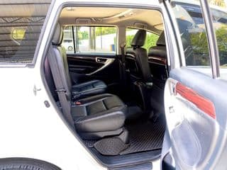 2017 TOYOTA INNOVA CRYSTA 2.8 V - image blurred placeholder