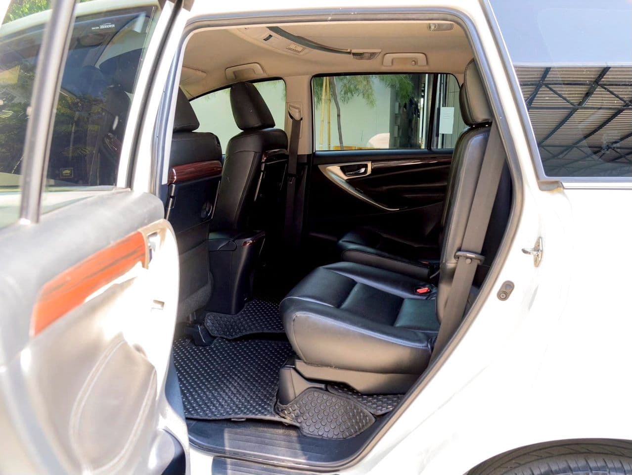 2017 TOYOTA INNOVA CRYSTA 2.8 V