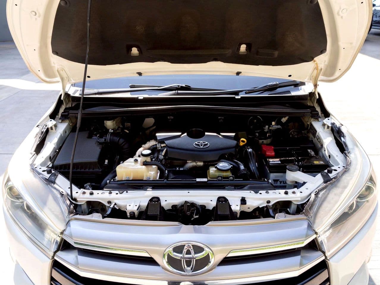 2017 TOYOTA INNOVA CRYSTA 2.8 V