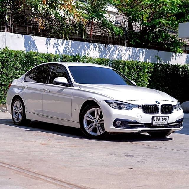 BMW 330e 2.0 Iconic (CKD) โฉม F30 ปี 2017