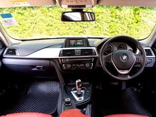 2017 BMW 330e 2.0 Iconic (CKD) F30 - image blurred placeholder