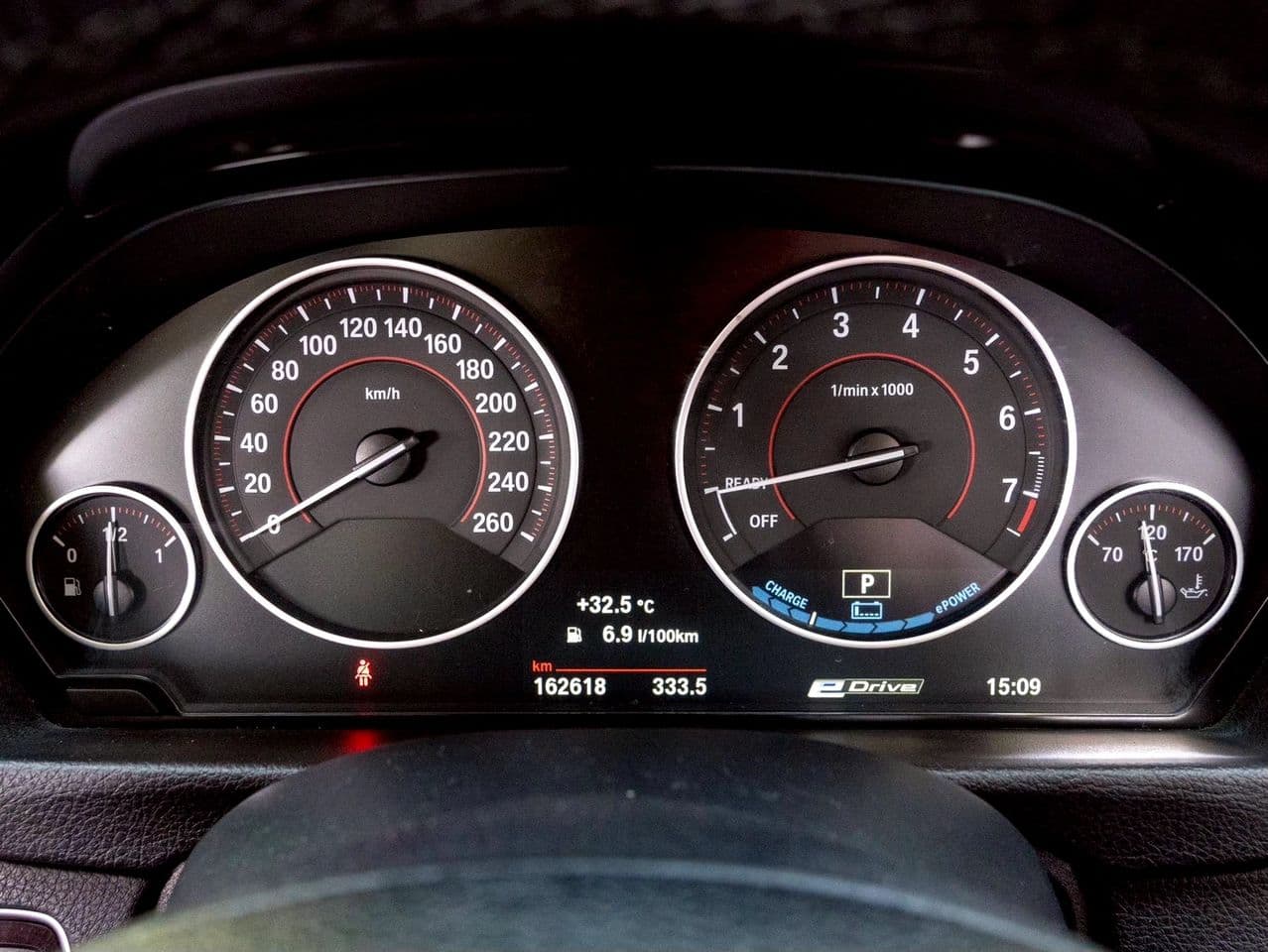 2017 BMW 330e 2.0 Iconic (CKD) F30