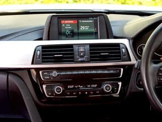 2017 BMW 330e 2.0 Iconic (CKD) F30 - image blurred placeholder