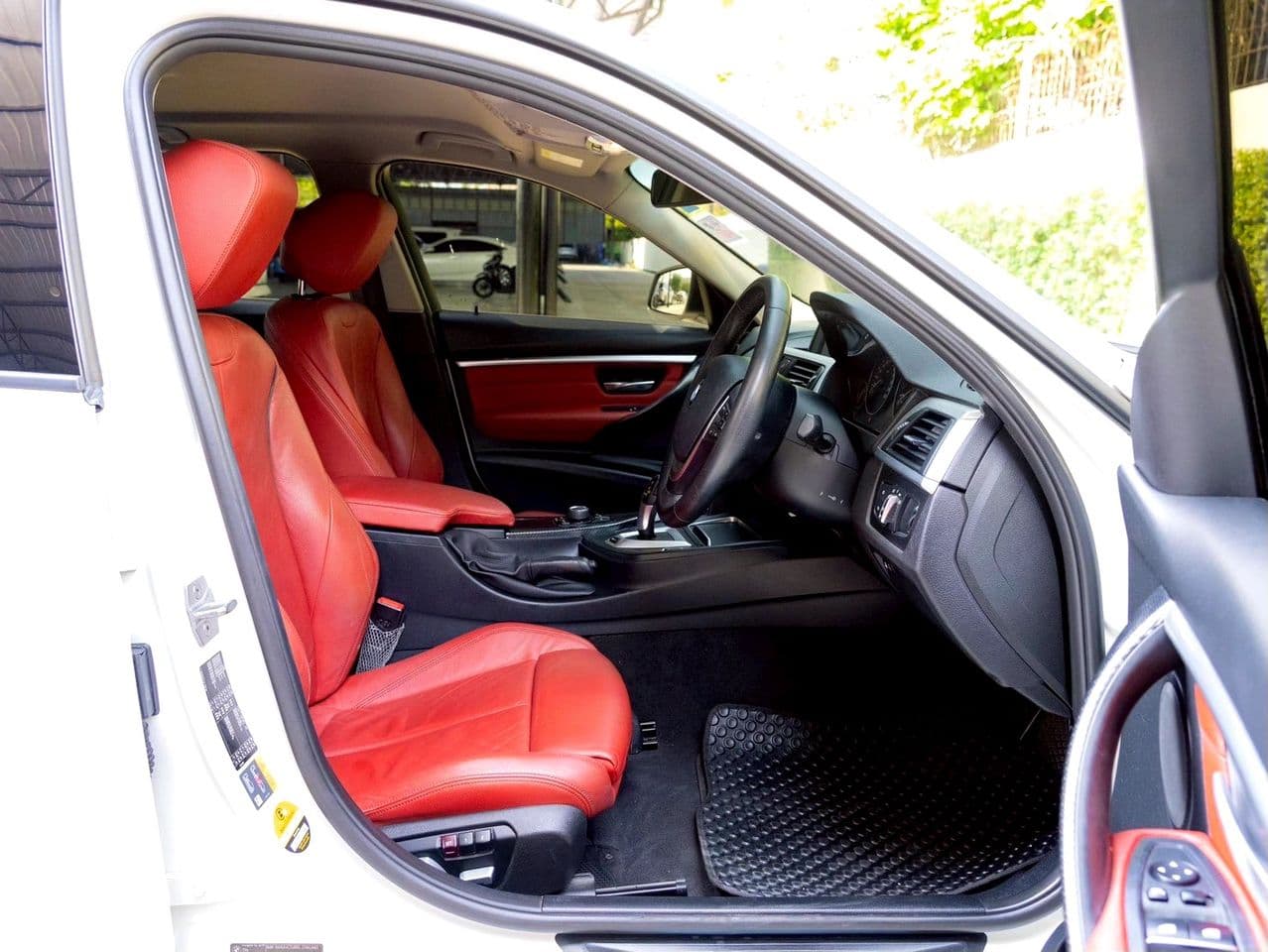 2017 BMW 330e 2.0 Iconic (CKD) F30