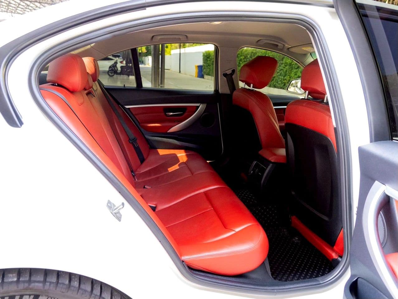 2017 BMW 330e 2.0 Iconic (CKD) F30