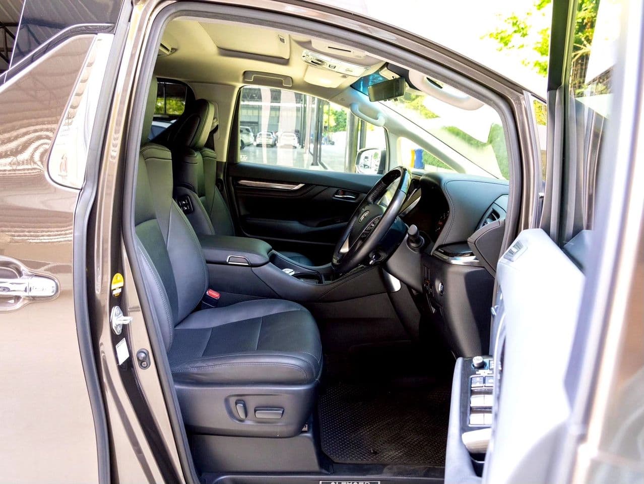 2023 Toyota Alphard 2.5L S C-Package (MNC)