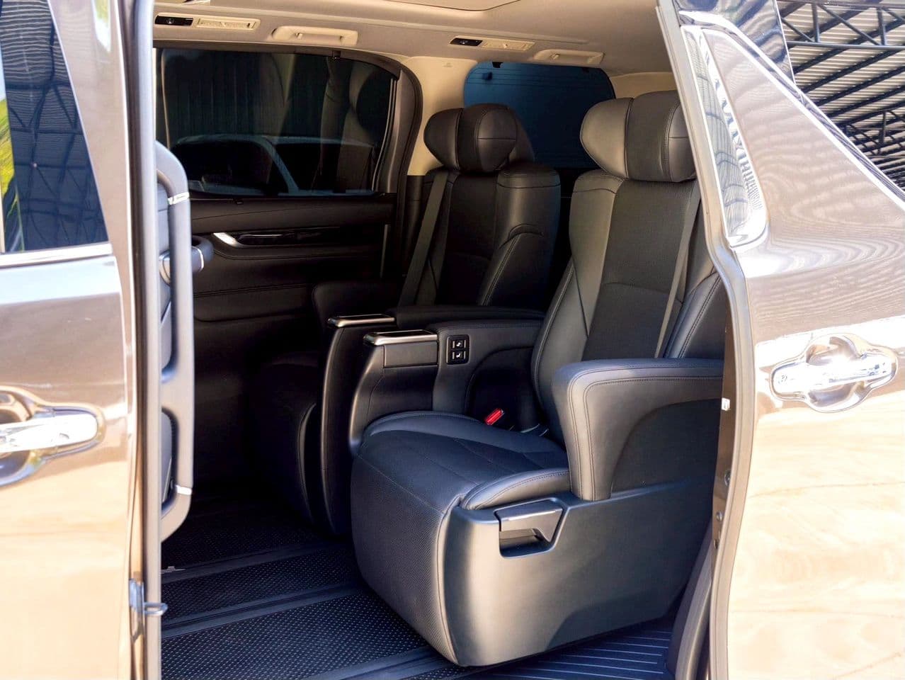 2023 Toyota Alphard 2.5L S C-Package (MNC)