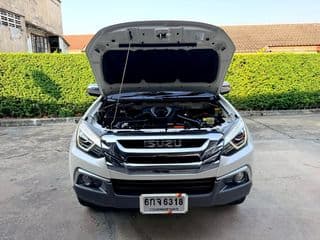 2017 Isuzu MU-X 3.0 2WD DVD Navigation - image blurred placeholder