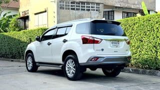 2017 Isuzu MU-X 3.0 2WD DVD Navigation - image blurred placeholder