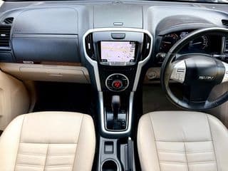 2017 Isuzu MU-X 3.0 2WD DVD Navigation - image blurred placeholder