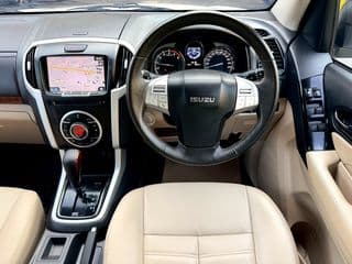 2017 Isuzu MU-X 3.0 2WD DVD Navigation - image blurred placeholder