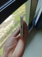 IPhone 13 - image blurred placeholder