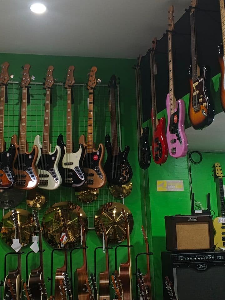 Gusta GJB5-03 Electric Bass Guitar + Zoom B1X Four Bass Multi-Effects Pedal