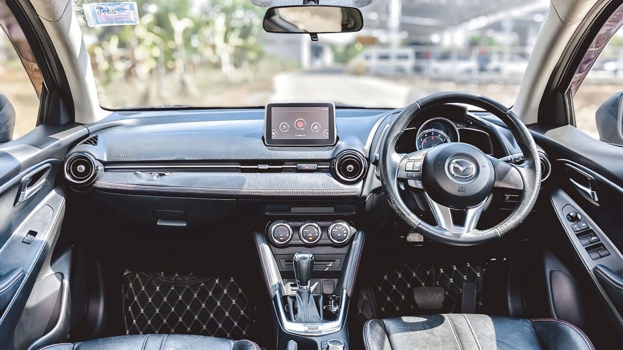 ปี 2016 MAZDA 2 1.3 High Connect A/T