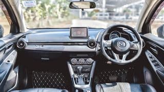 ปี 2016 MAZDA 2 1.3 High Connect A/T - image blurred placeholder