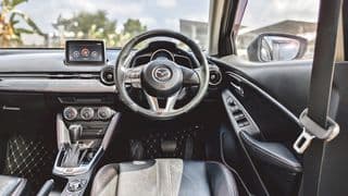 ปี 2016 MAZDA 2 1.3 High Connect A/T - image blurred placeholder