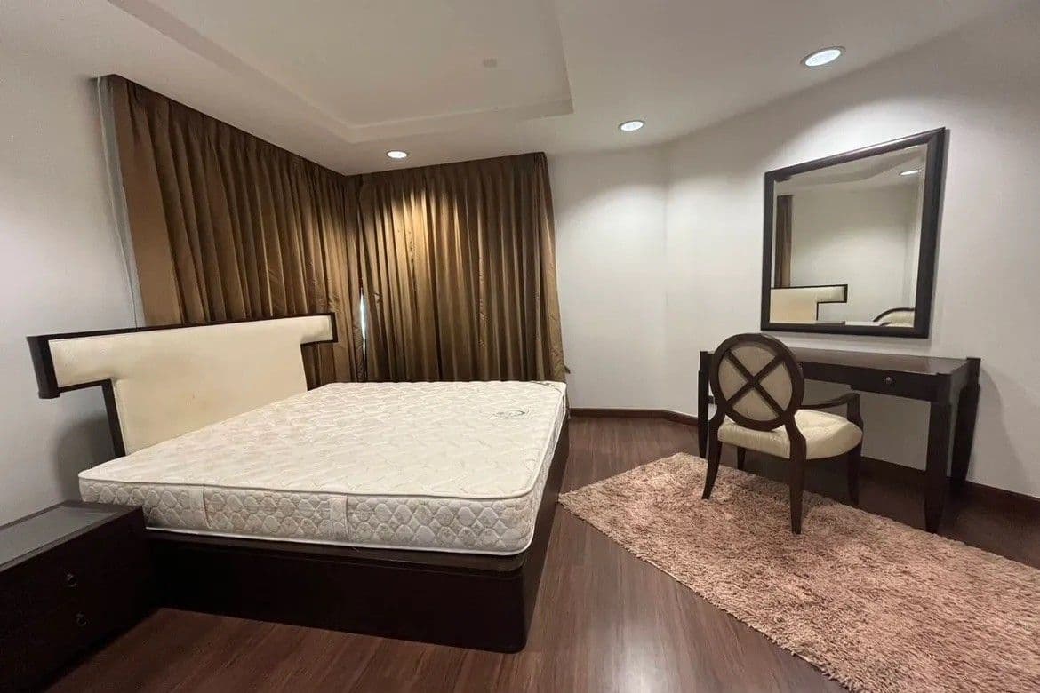2 Bedroom Condo in Sathorn Gardens