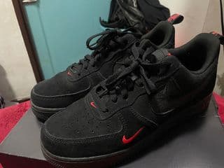 Nike Air Force 1 Low Multi-Swoosh สีดำ/แดงคริมสัน - image blurred placeholder