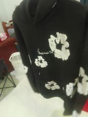 เสื้อกันหนาวลายดอก - image blurred placeholder