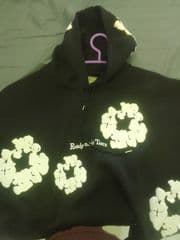 เสื้อกันหนาวลายดอก - image blurred placeholder