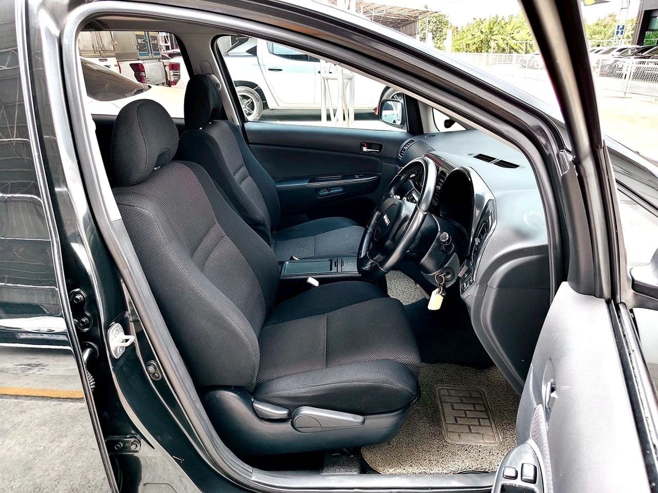 2004 Toyota Wish 2.0 Q Limited ซันรูฟ A/T