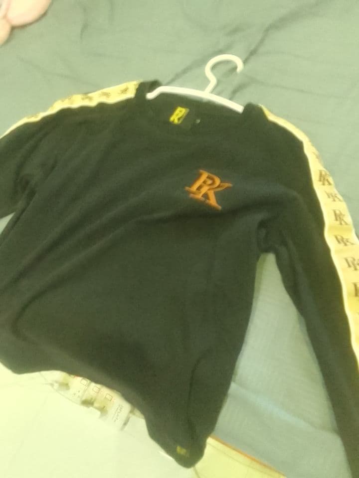 เสื้อสเวตเตอร์แขนยาว pk