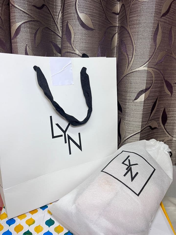 Genuine LYN brand bag 💯 Cute shape model, pastel pink, very classy look, elegant minimalist design