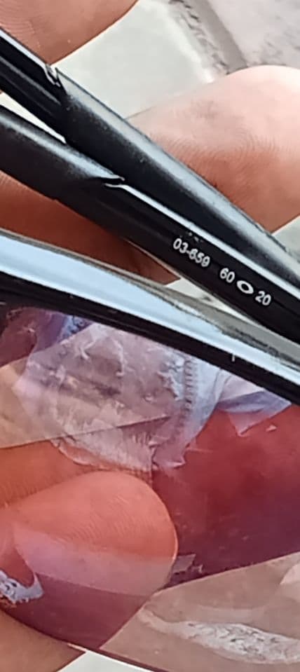 Eyeglass frame for lens replacement