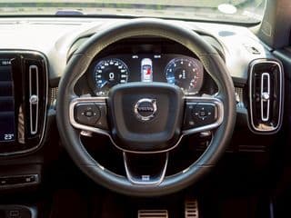 2019 Volvo XC40 2.0 AWD R-Design (CBU) - image blurred placeholder