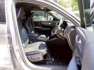 2019 Volvo XC40 2.0 AWD R-Design (CBU) - image blurred placeholder