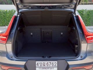 2019 Volvo XC40 2.0 AWD R-Design (CBU) - image blurred placeholder