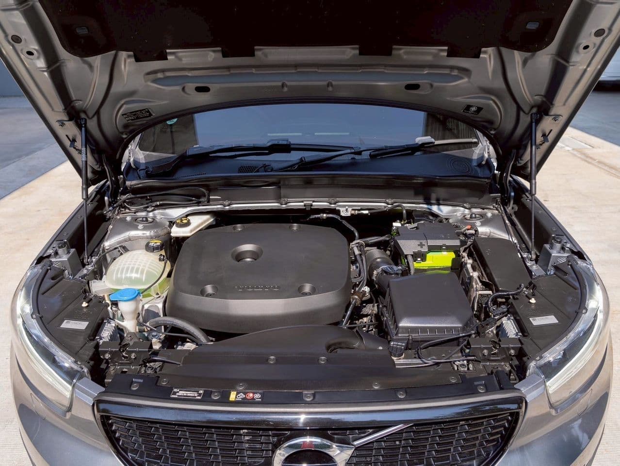 2019 Volvo XC40 2.0 AWD R-Design (CBU)