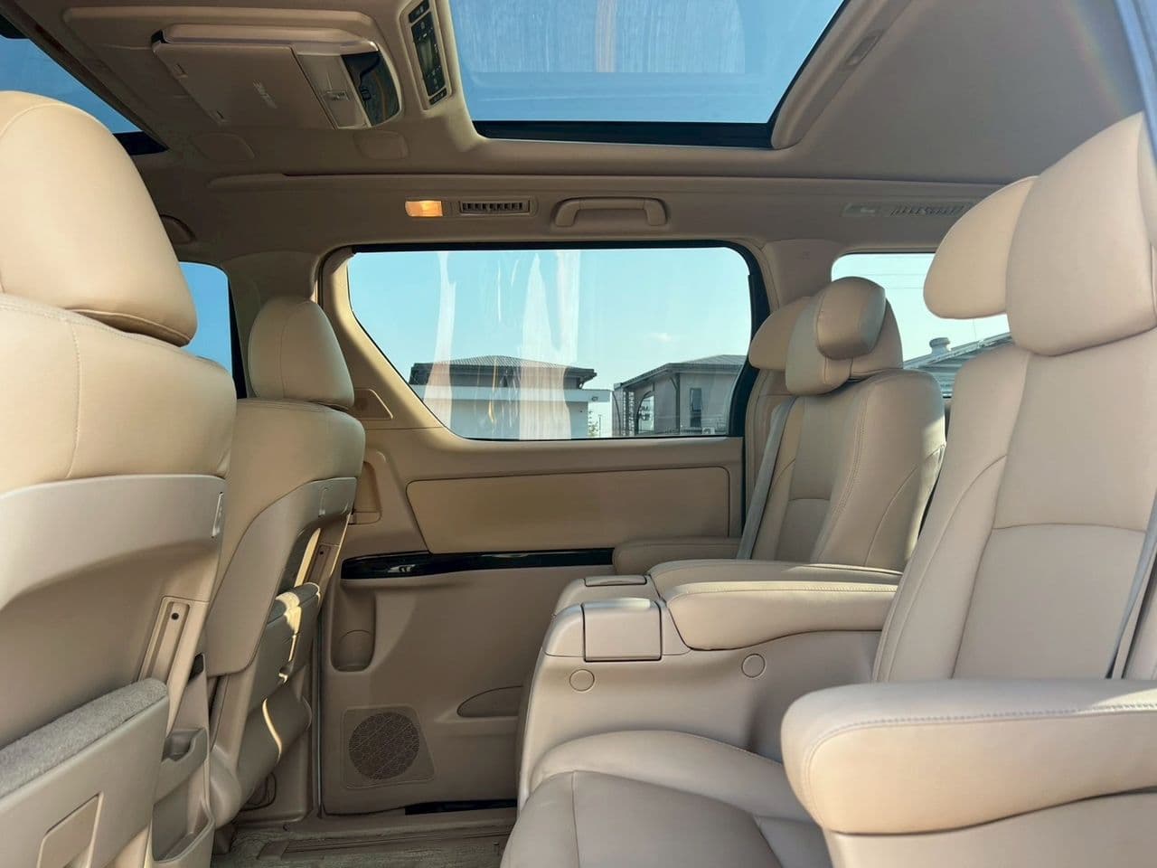 2013 Toyota Alphard 2.4 Hybrid (Top)