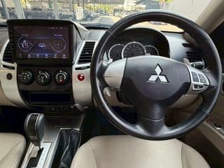 2011 MITSUBISHI PAJERO 4Wds Auto - image blurred placeholder
